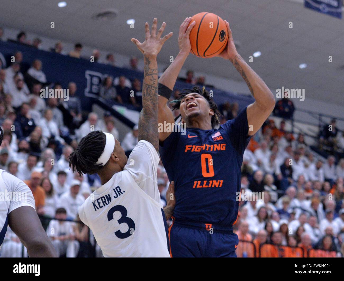 Illinois' Terrence Shannon Jr. (0) shoots over Penn State's Nick Kern