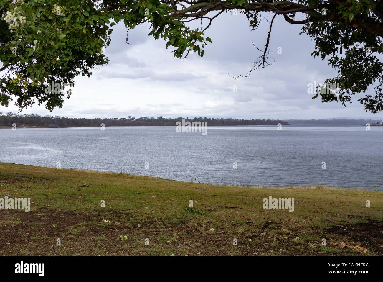 Bjelke Petersen Dam (Lake Barambah Stock Photo Alamy