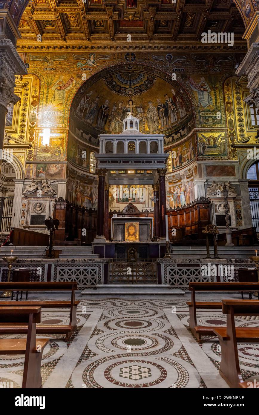 Santa Maria in Trastevere, one of RomeÕs oldest churches Stock Photo ...