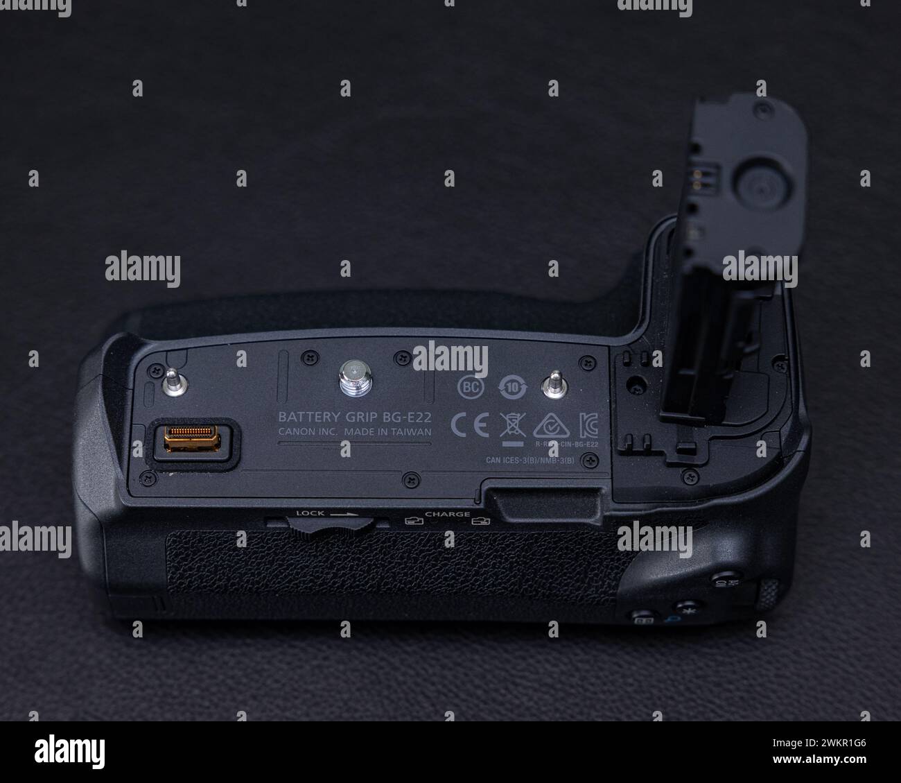Canon BG-E22 battery grip for Canon EOS R Stock Photo - Alamy