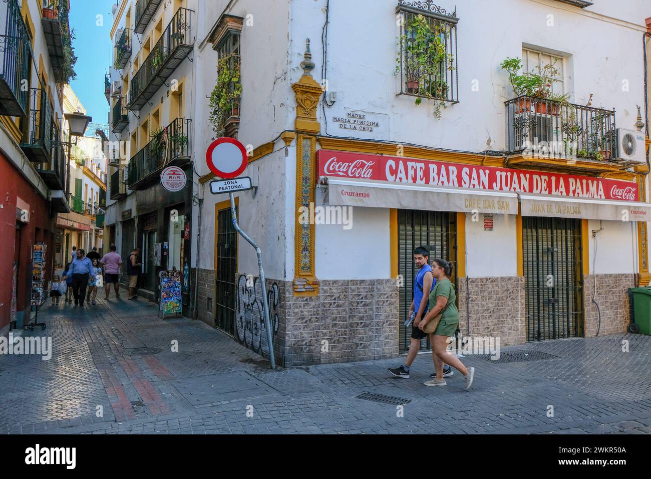 Seville, 07/30/2023. Report of bars and shops closed for holidays, and other bars that take the opportunity to close. Regina Street. Photo: Raúl Doblado. ARCHSEV. Credit: Album / Archivo ABC / Raúl Doblado Stock Photo