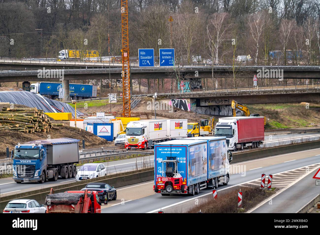 Autobahnkreuz Duisburg-Kaiserberg, kompletter Um- und Neubau des Kreuz der A3 und A40, alle Brücke, Rampen, Fahrbahnen werden erneuert und teils erweitert, 8 Jahre Bauzeit, ebenso erneuert werden dort verlaufende Eisenbahnbrücken, NRW, Deutschland, Autobahnkreuz Kaiserberg *** Duisburg Kaiserberg interchange, complete reconstruction and new construction of the A3 and A40 interchange, all bridges, ramps, lanes will be renewed and partly widened, 8 years construction time, railroad bridges running there will also be renewed, NRW, Germany, Kaiserberg interchange Stock Photo