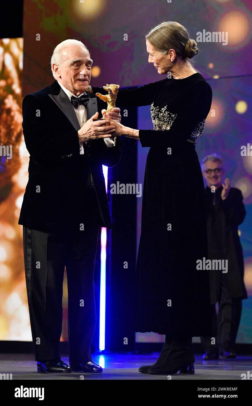 Martin Scorsese und Mariette Rissenbeek bei der Verleihung des Goldenen Ehrenbären an Martin Scorsese auf der Berlinale 2024 / 74. Internationale Filmfestspiele Berlin im Berlinale Palast. Berlin, 20.02.2024 Stock Photo