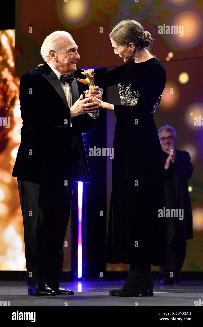 Martin Scorsese und Mariette Rissenbeek bei der Verleihung des Goldenen Ehrenbären an Martin Scorsese auf der Berlinale 2024 / 74. Internationale Filmfestspiele Berlin im Berlinale Palast. Berlin, 20.02.2024 Stock Photo