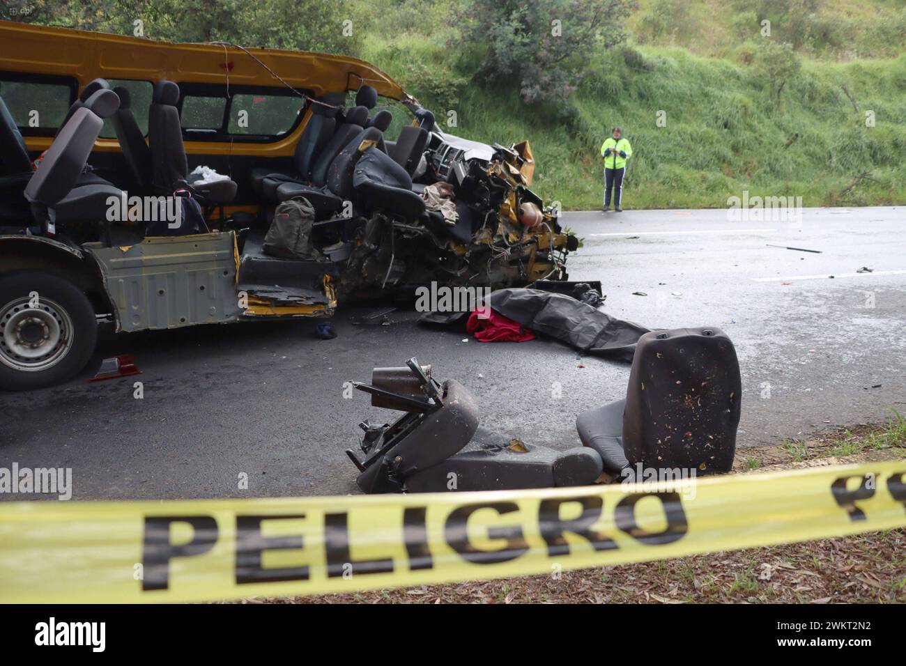 ACCIDENTE-TRANSITO-AVE-SIMON-BOLIVAR Quito, jueves 22 de febrero del 2024 Accidente de transito de transporte escolar, en el sector del Troje, en la Ave. Simon Bolivar, sentido sur norte. Fotos:Rolando Enriquez/API Quito Pichincha Ecuador DIS-ACCIDENTE-TRANSITO-AVE-SIMON-BOLIVAR-24907e2ee82b06323313143d79c0593d *** TRAFFIC ACCIDENT AVE SIMON BOLIVAR Quito, Thursday, February 22, 2024 Traffic accident of school transport, in the sector of the Troje, in the Ave Simon Bolivar, south direction north Photos Rolando Enriquez API Quito Pichincha Ecuador DIS TRAFFIC ACCIDENT AVE SIMON BOLIVAR 24907e2e Stock Photo