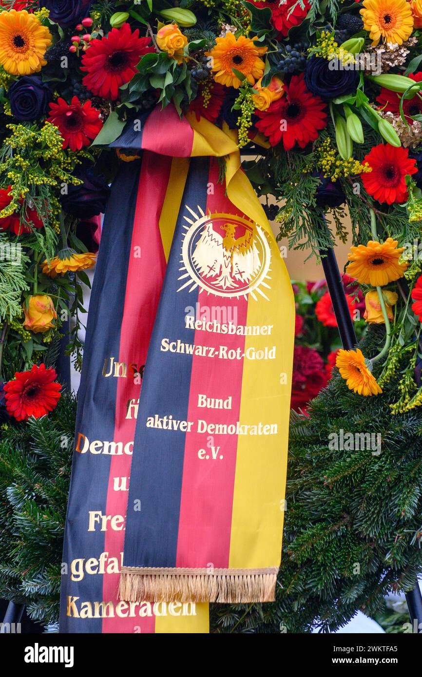 22 February 2024, Saxony-Anhalt, Magdeburg: 'Reichsbanner Schwarz-Rot-Gold Bund aktiver Demokraten' is written on a ribbon on a wreath. On the occasion of the 100th anniversary of the founding of the 'Reichsbanner Schwarz-Rot-Gold', a stele commemorating the historic event was inaugurated with a wreath-laying ceremony on Cathedral Square. Prior to this, a ceremony was held in the state parliament of Saxony-Anhalt. On February 22, 1924, the non-partisan and social-democratic Reichsbanner was founded in Magdeburg to protect democracy. Members of the liberal German Democratic Party and the Cathol Stock Photo