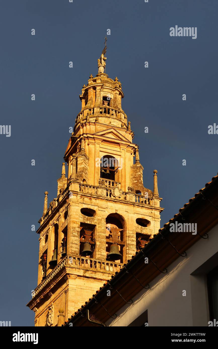 © Sylvestre/MAXPPP - cordoue, Spain. 21st Feb, 2024. ; .mezquita-mosquée-cathédrale, la tour clocher ancien minarés - Cordoba, Spain Feb 2024 Credit: MAXPPP/Alamy Live News Stock Photo