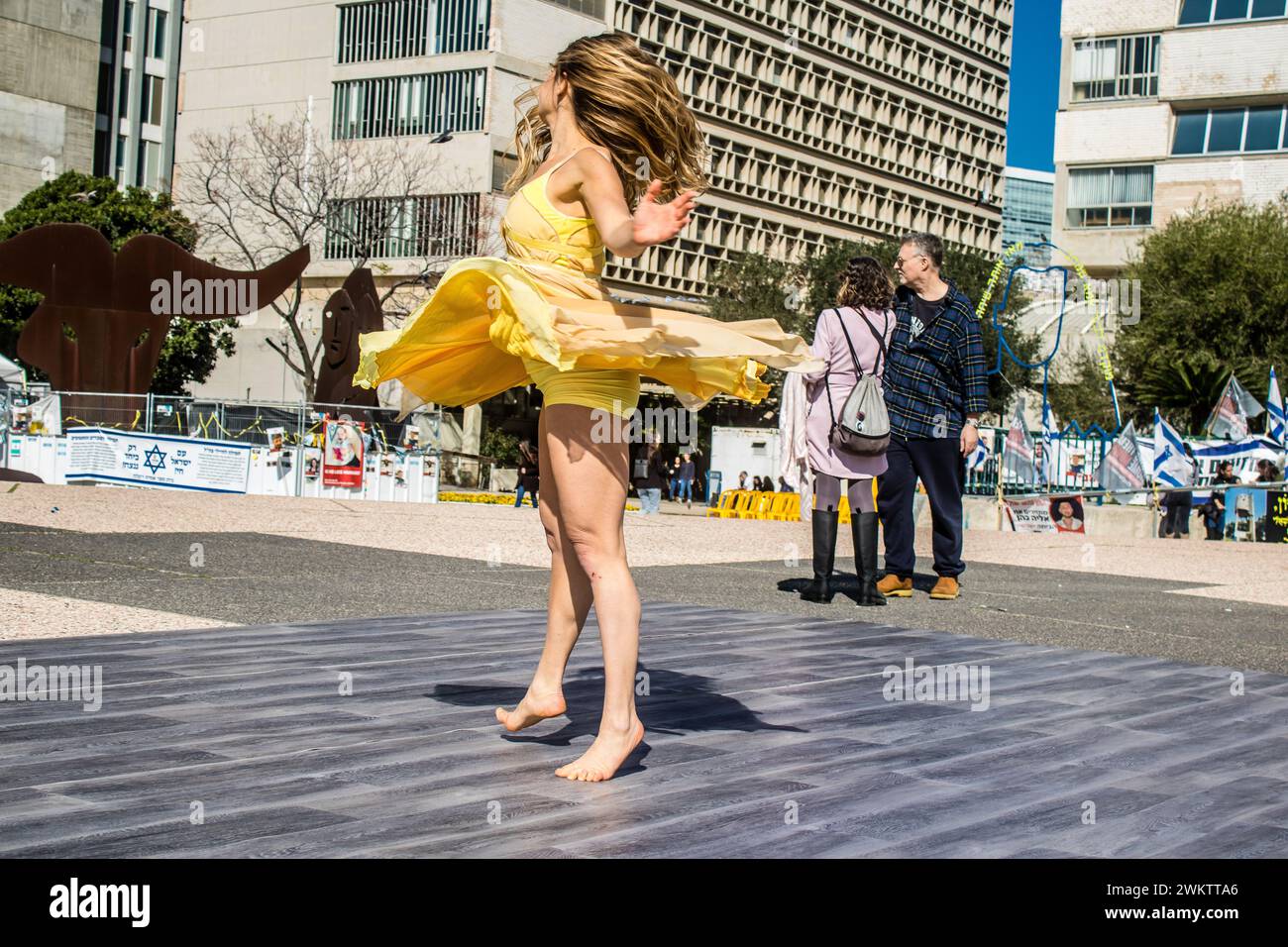 Tel Aviv, Israel, February 21, 2024 Performing by a dancer on Hostages Square in front of Tel Aviv Museum of Art, a place where people gather in memor Stock Photo