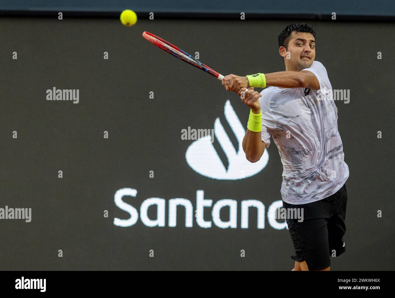 Rio de Janeiro, Brazil. 22nd Feb, 2024. Tomas Barrios Vera of Chile returns a shot to Cameron Norrie of Great Britain during day three of ATP 500 Rio Open presented by Claro at Jockey Club Brasileiro on February 22, 2024 in Rio de Janeiro, Brazil. Photo: Daniel Castelo Branco/DiaEsportivo/Alamy Live News Credit: DiaEsportivo/Alamy Live News Stock Photo