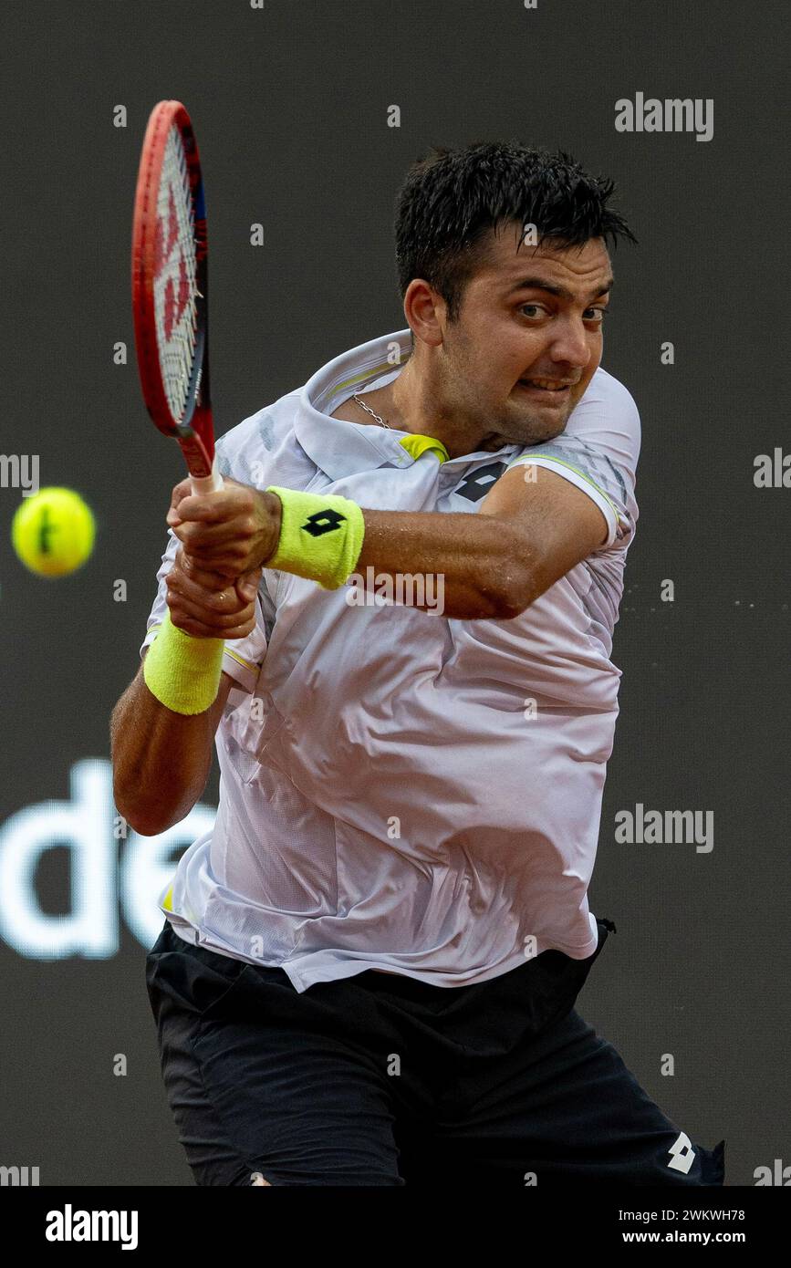 Rio de Janeiro, Brazil. 22nd Feb, 2024. Tomas Barrios Vera of Chile returns a shot to Cameron Norrie of Great Britain during day three of ATP 500 Rio Open presented by Claro at Jockey Club Brasileiro on February 22, 2024 in Rio de Janeiro, Brazil. Photo: Daniel Castelo Branco/DiaEsportivo/Alamy Live News Credit: DiaEsportivo/Alamy Live News Stock Photo