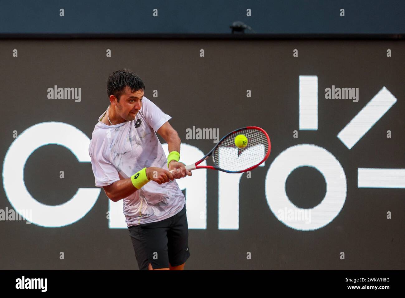 Rio de Janeiro, Brazil. 22nd Feb, 2024. Tomas Barrios Vera of Chile returns a shot to Cameron Norrie of Great Britain during day three of ATP 500 Rio Open presented by Claro at Jockey Club Brasileiro on February 22, 2024 in Rio de Janeiro, Brazil. Photo: Daniel Castelo Branco/DiaEsportivo/Alamy Live News Credit: DiaEsportivo/Alamy Live News Stock Photo