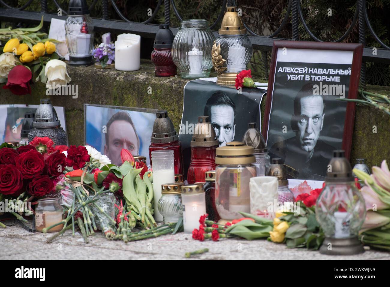 Gdansk, Poland. 22 February 2024. Mourners lay flowers and candles outside the Russian consulate in Gdansk to conmemorate opposition leader Alexei Navalny after confirmation of his death by prison authorities © Wojciech Strozyk / Alamy Live News Stock Photo