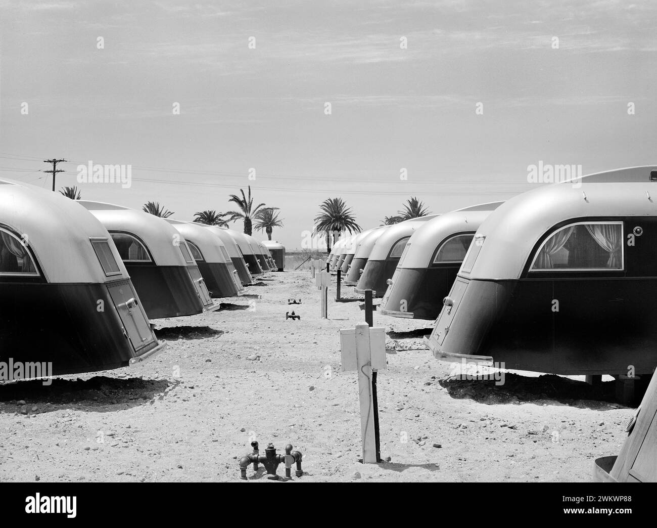Line-up of trailers at the FSA (Farm Security Administration) camp for defense workers, San Diego, California, USA, Russell Lee, U.S. Farm Security Administration, June 1941 Stock Photo