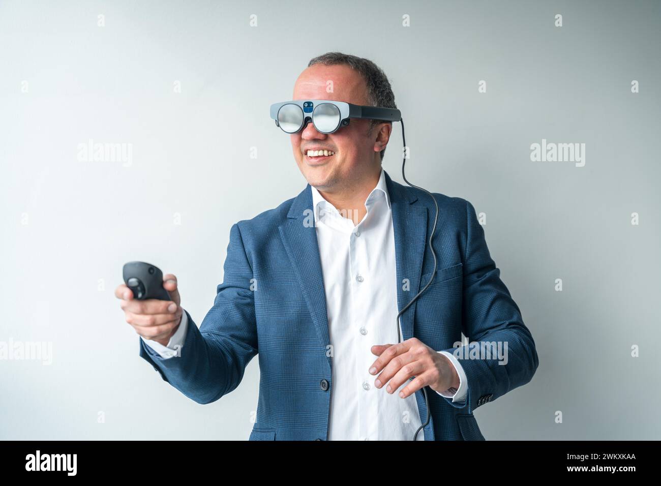 Virtual reality connection hi-res stock photography and images - Alamy