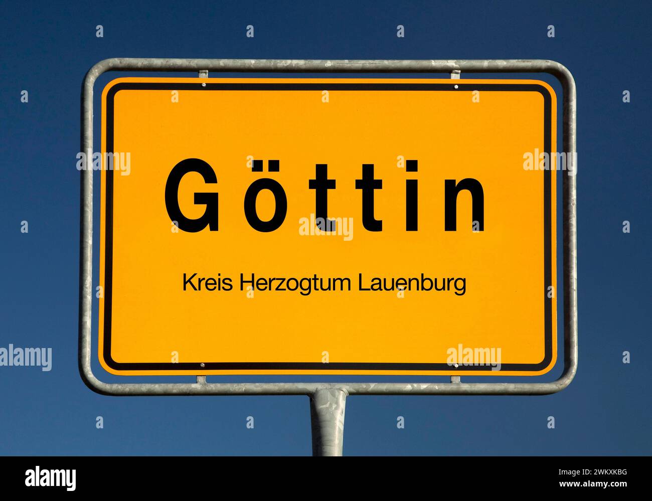 Goettin town sign, municipality in the district of Herzogtum Lauenburg, Schleswig-Holstein, Germany Stock Photo