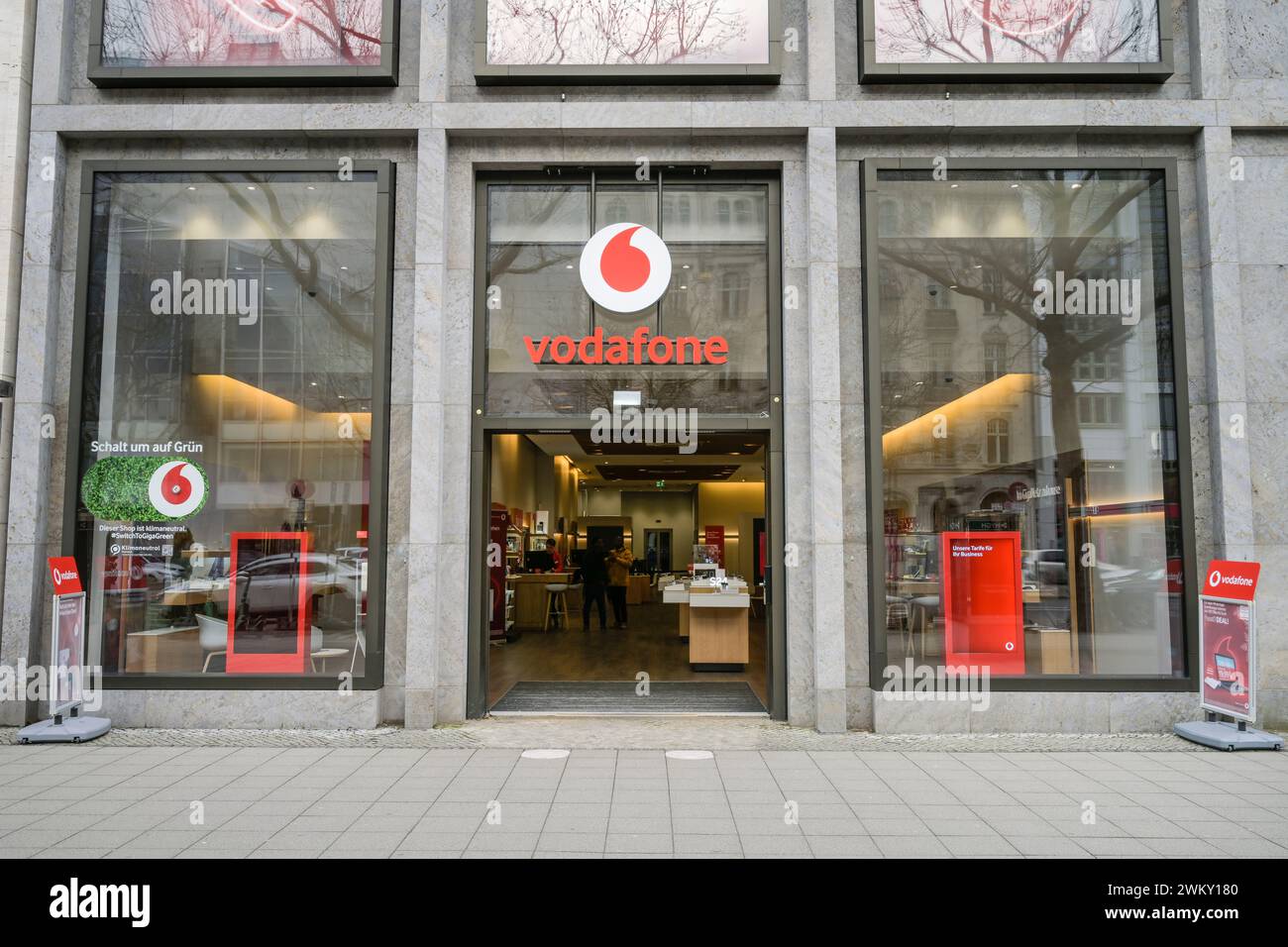 Vodafone Geschäft, Tauentzienstraße, Charlottenburg, Charlottenburg-Wilmersdorf, Berlin, Deutschland Stock Photo