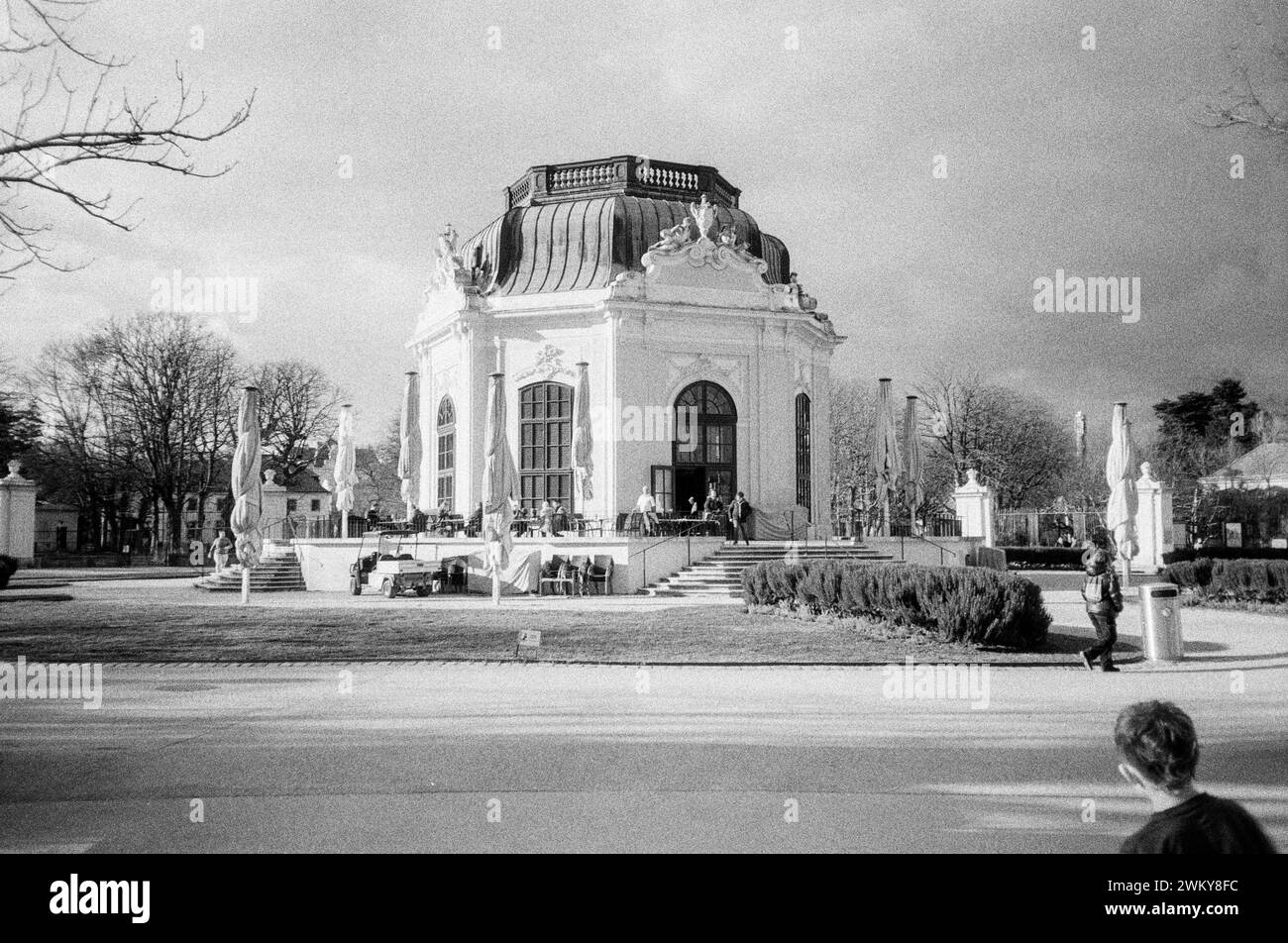 Cafe vienna zoo hi-res stock photography and images - Alamy