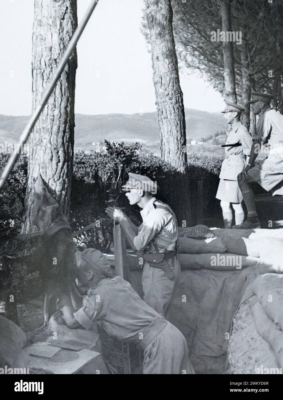 King George VI (second from the right) with General Sir Oliver Leese (far right) watching an infantry attack from an artillery observation post near Campriano, Italy, c. July 1944. Stock Photo