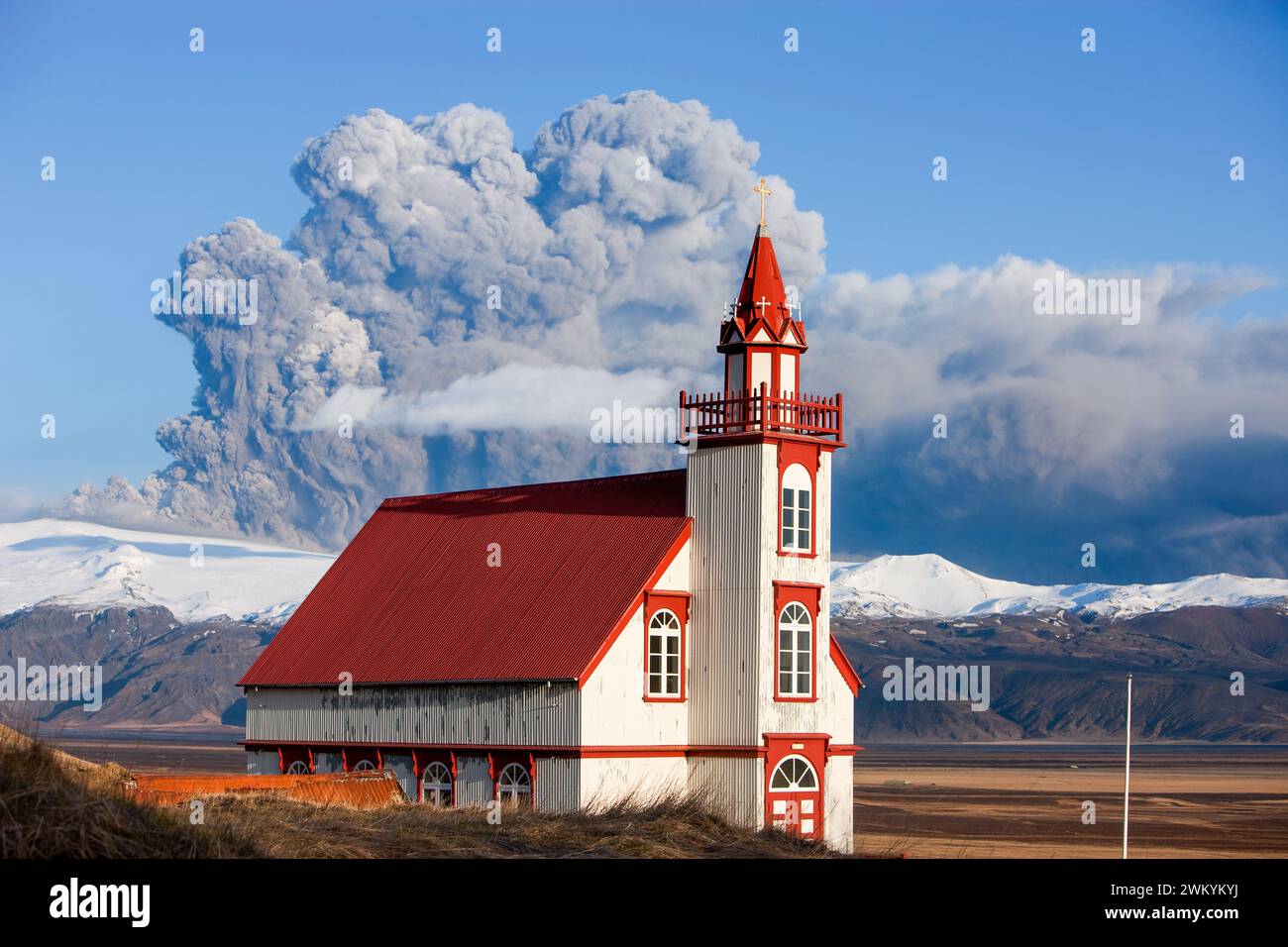 Church at Hlidarendi, Fljotshlid, Eyjafjallajokull Erupting in t Stock Photo