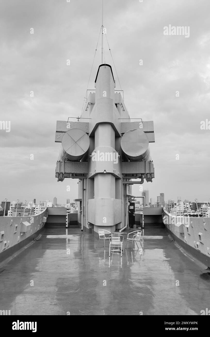 New Sky Building No. 3 / Gunkan building ('battleship building'), designed by Watanabe Yoji, 1972; Tokyo, Japan Stock Photo