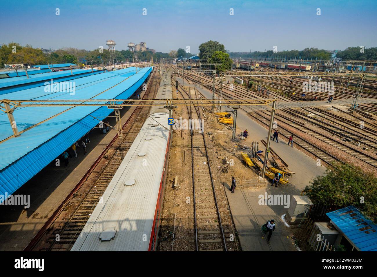 New Delhi Railway Station India Stock Photo Alamy new-delhi-railway-station-india-stock-photo-alamy