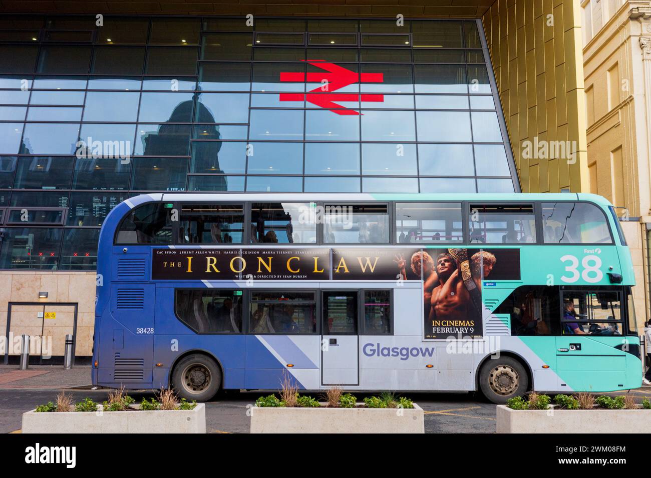 Glasgow Scotland 12th Feb 2024 A bus passes Glasgow Queen Street