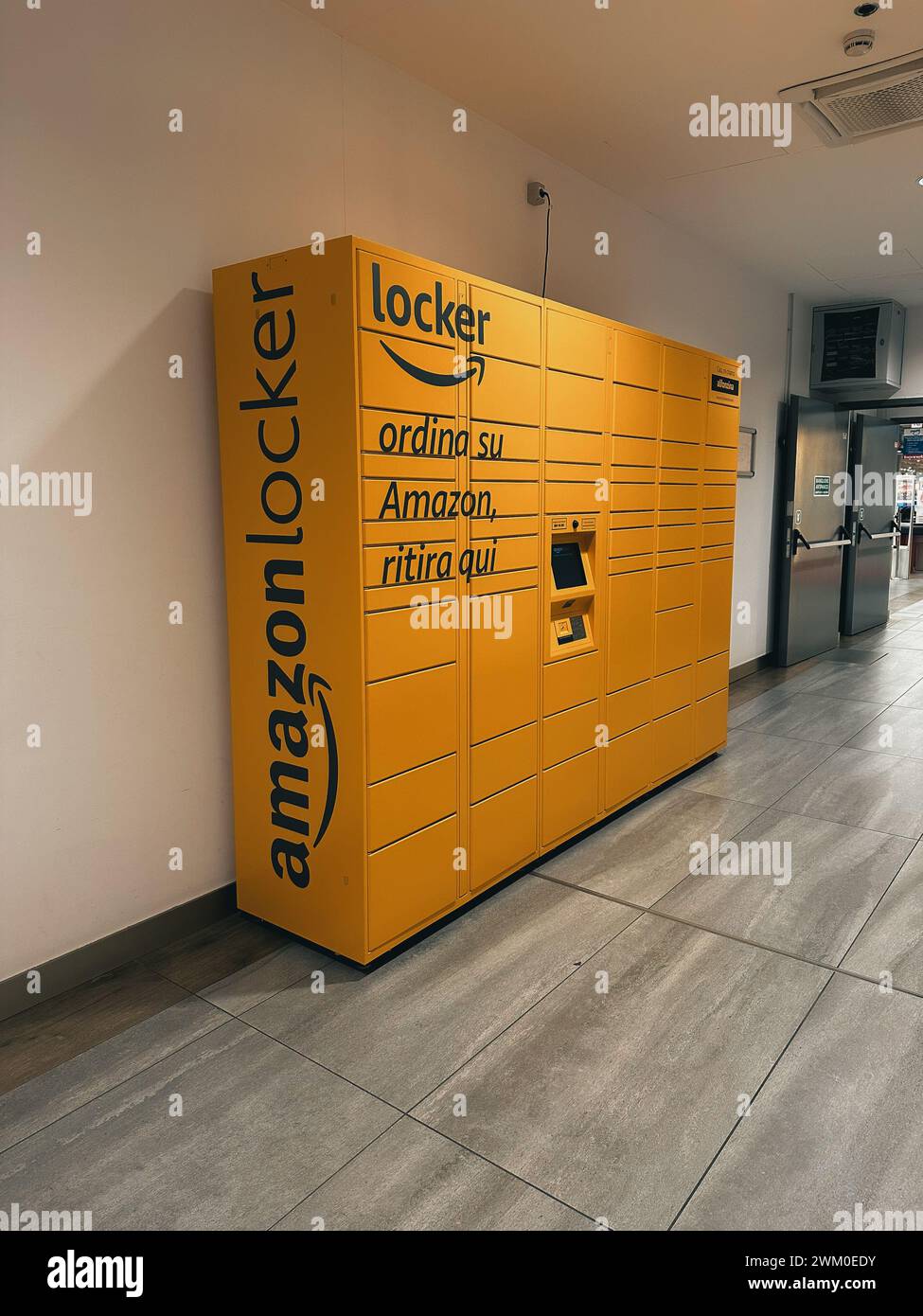 Amazon logo on locker in room Stock Photo