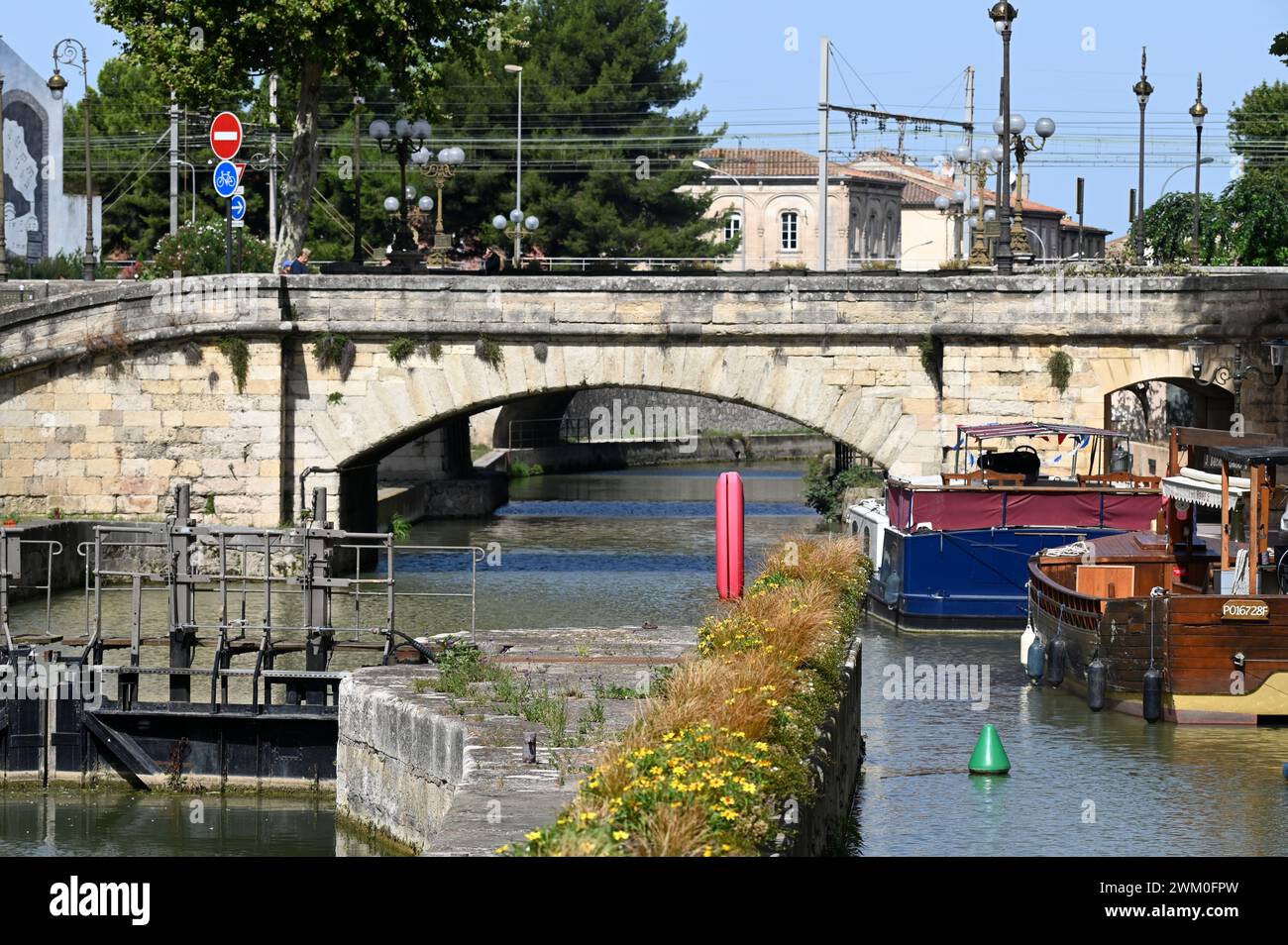 The Pont Voltaire over the Canal du Midi in the centre of Narbonne, France Stock Photo