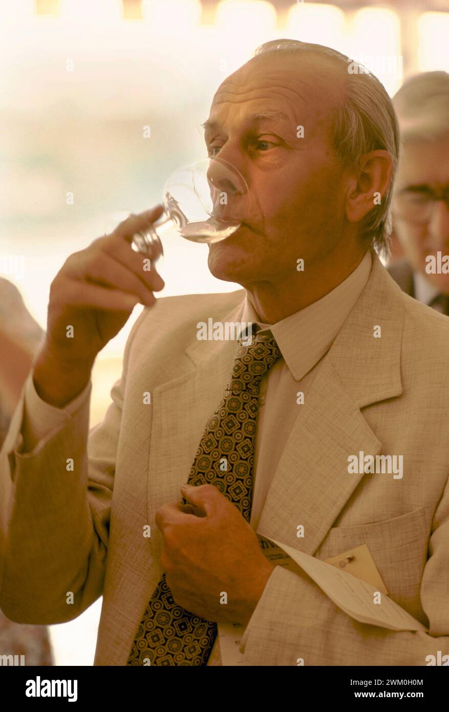 English Vineyard Association, annual wine tasting event. Members tasting different English wines in a marquee set up on the Members Terrace at the House of Lords, London Uk 1989 1980s HOMER SYKES Stock Photo