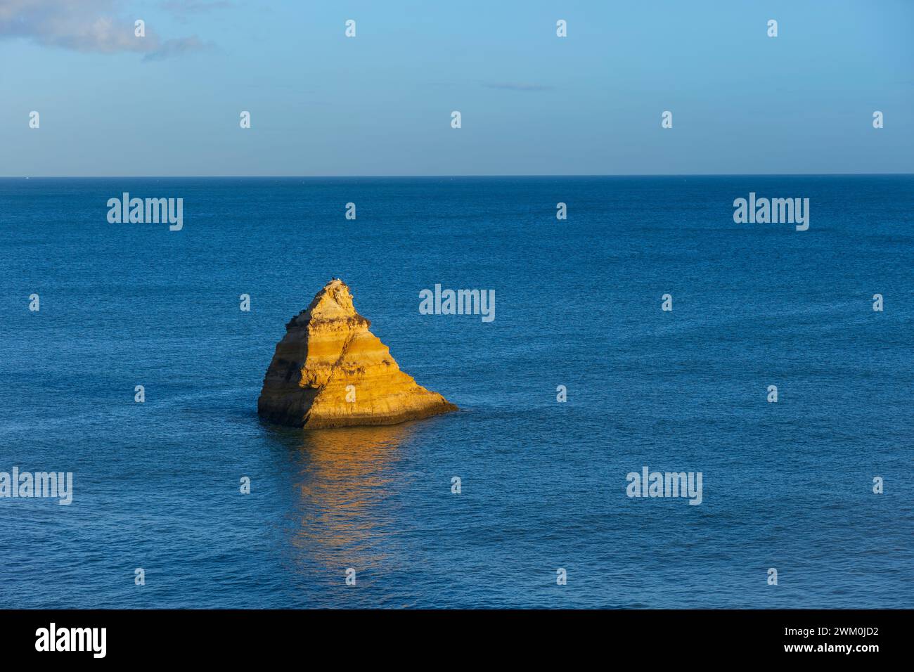 Rock atlantic hi-res stock photography and images - Alamy