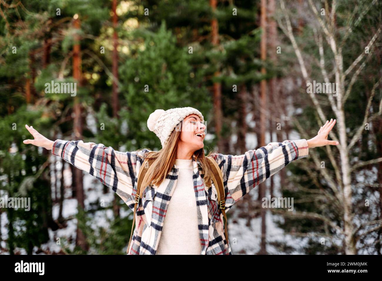 Outstretched Cheerful woman outstretched arms hi-res stock photography and images ...