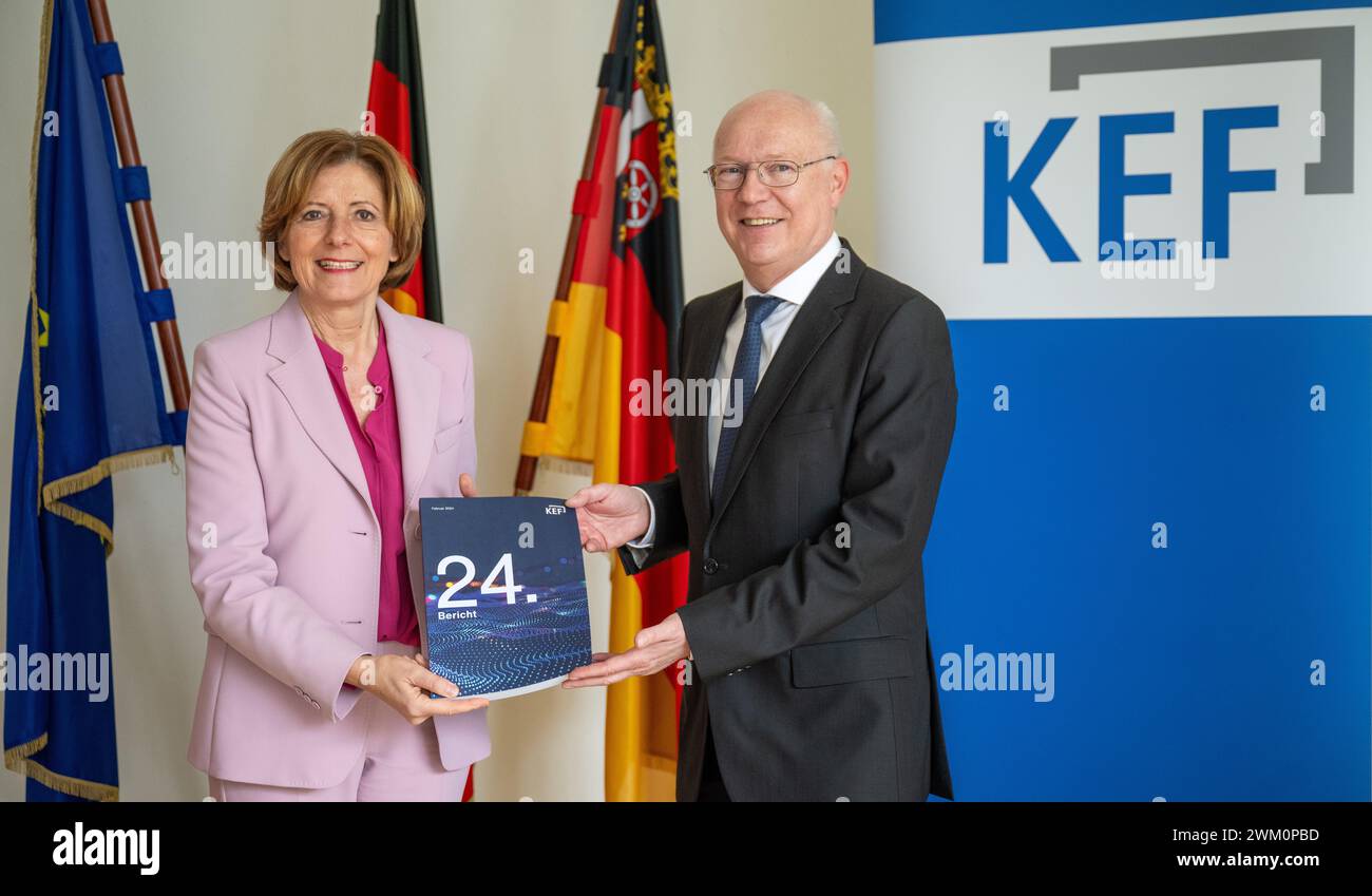 Berlin, Germany. 23rd Feb, 2024. Martin Detzel, Chairman of the Commission to Determine the Financial Requirements of Broadcasters (KEF), hands over the 24th KEF report to Malu Dreyer (SPD), Minister President of Rhineland-Palatinate and Chairwoman of the Broadcasting Commission of the Federal States. An independent commission of experts recommends to the federal states the level of the broadcasting contribution from 2025. Credit: Monika Skolimowska/dpa/Alamy Live News Stock Photo