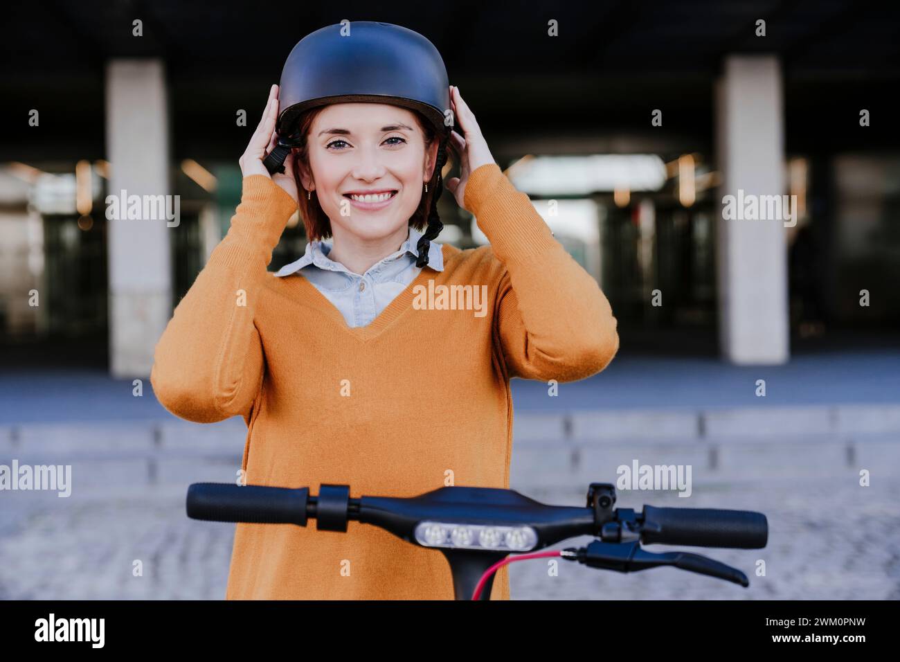 Woman in building helmet hi-res stock photography and images - Alamy