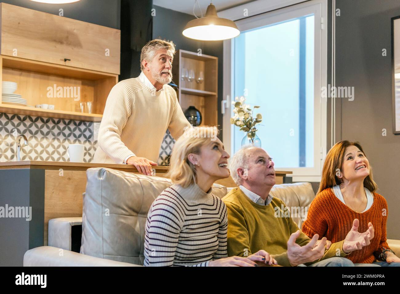 Watching tv happy friends home hi-res stock photography and images - Alamy