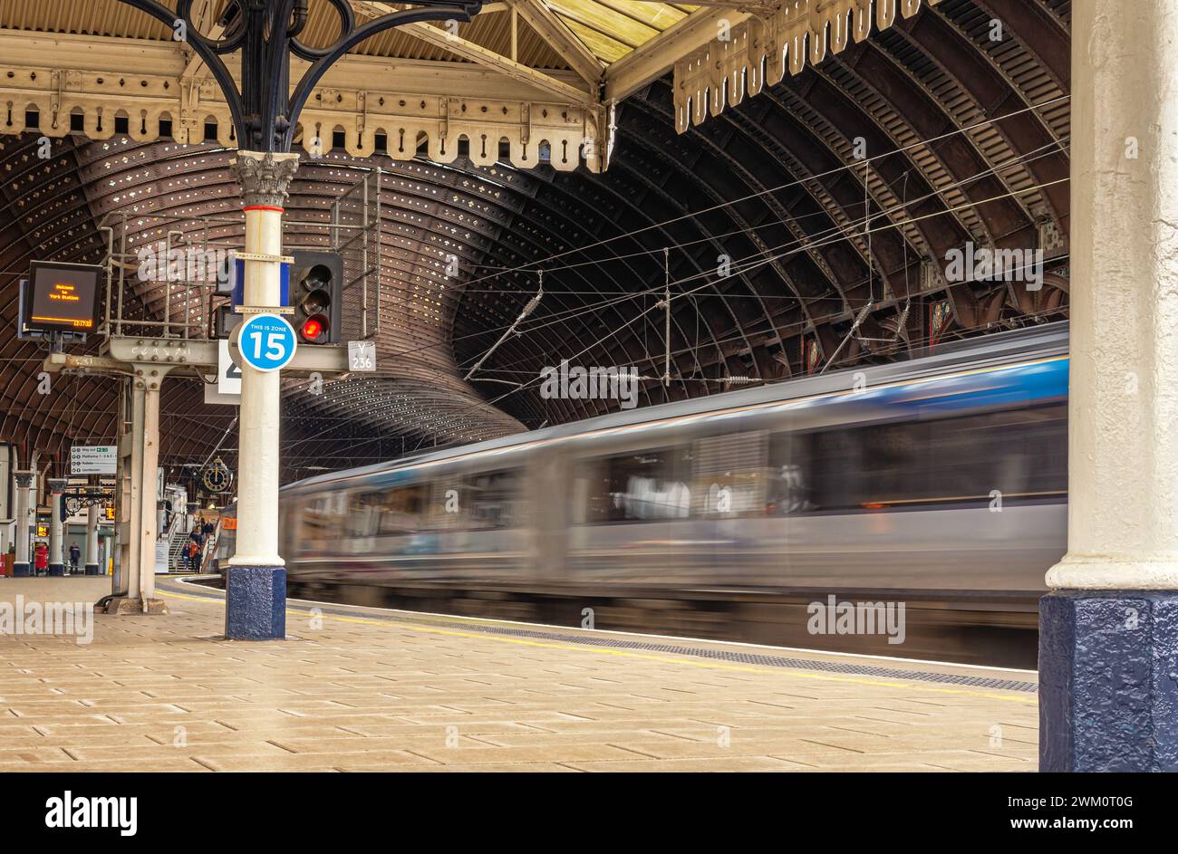 Train Columm Tactile paving train station uk hi-res stock photography and images - Alamy