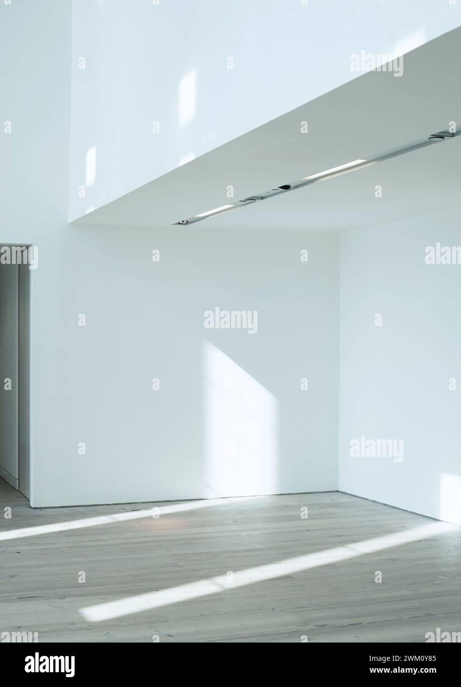 White art gallery walls hi-res stock photography and images - Alamy