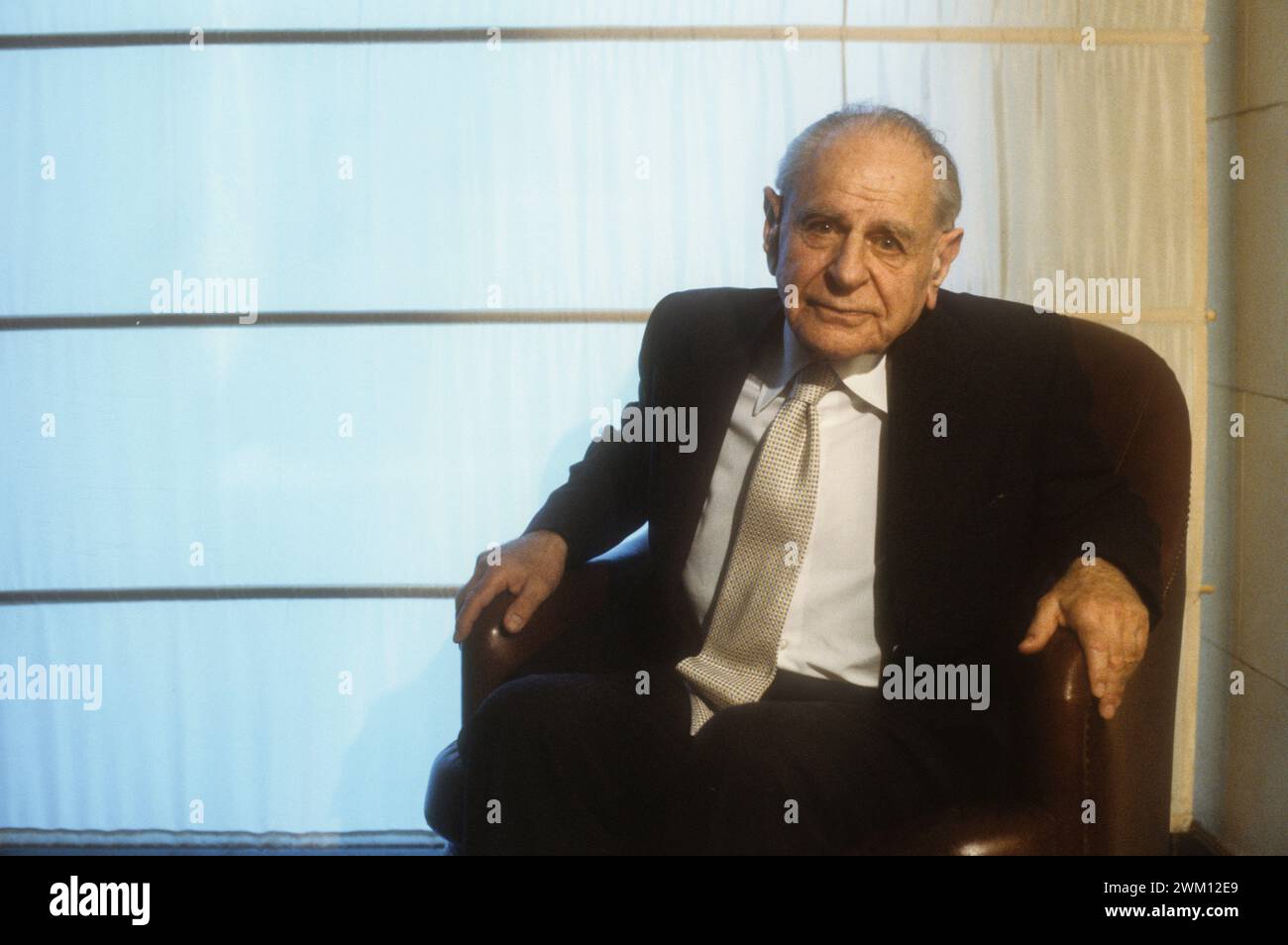 3826427 Karl Raimund Popper; (add.info.: Austro-British philosopher