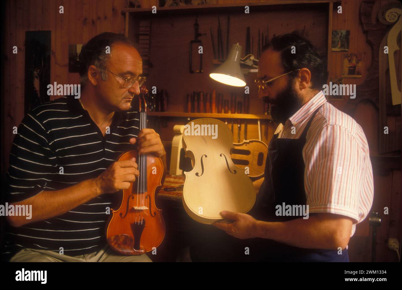 Lute maker hi-res stock photography and images - Alamy