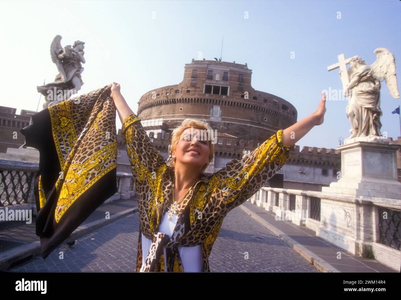 3828882 Maria Guleghina; (add.info.: Rome, Castel Sant'Angelo, 1998. Ukrainian soprano Maria Guleghina -main protagonist in the opera Tosca at the Olynpic Stadium- poses at Castel Sant'Angelo where takes place the last act of the opera / Roma, 1998. Il soprano Maria Guleghina, protagonista dell'opera Tosca allo Stadio Olimpico, ritratta a Castel Sant'Angelo dove si svolge l'ultimo atto dell'opera); © Marcello Mencarini. All rights reserved 2024. Stock Photo