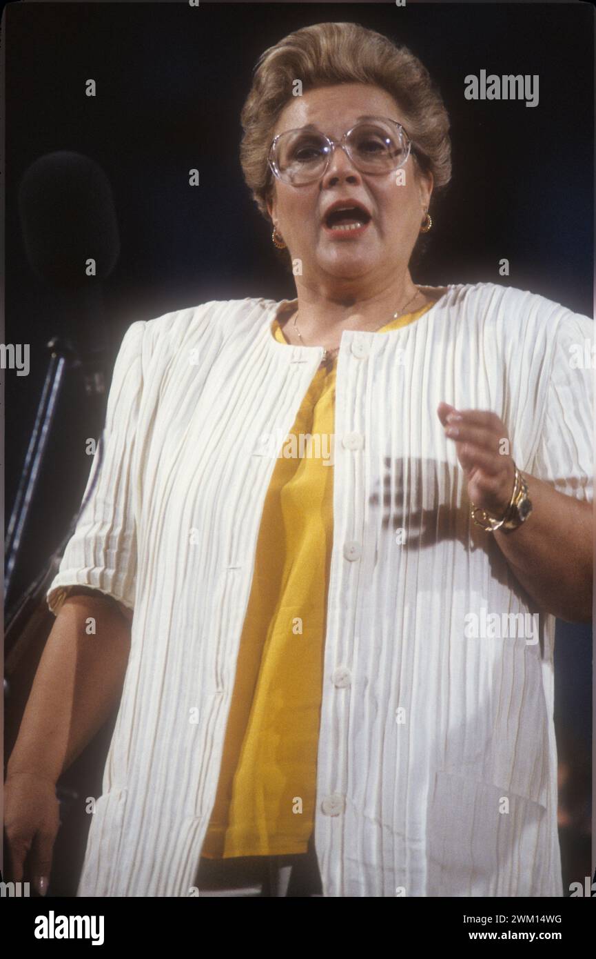 3828985 Marilyn Horne; (add.info.: American mezzo-soprano Marilyn Horne performing (about 1985) / Il mezzosoprano Marilyn Horne durante un concerto (1985 circa)); © Marcello Mencarini. All rights reserved 2024. Stock Photo