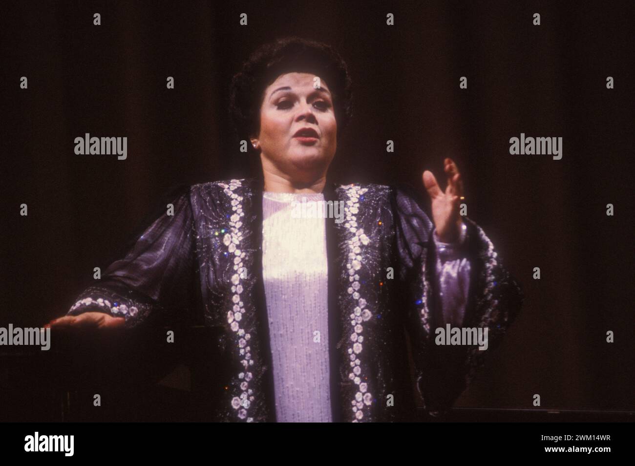 3828986 Marilyn Horne; (add.info.: American mezzo-soprano Marilyn Horne performing (about 1985) / Il mezzosoprano Marilyn Horne durante un concerto (1985 circa)); © Marcello Mencarini. All rights reserved 2024. Stock Photo