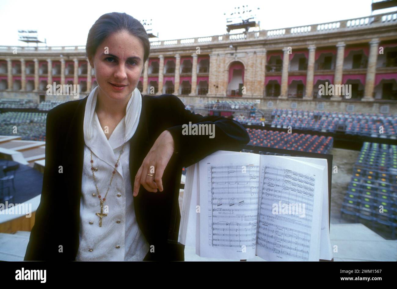 Golden Globes style, image size:1300x947