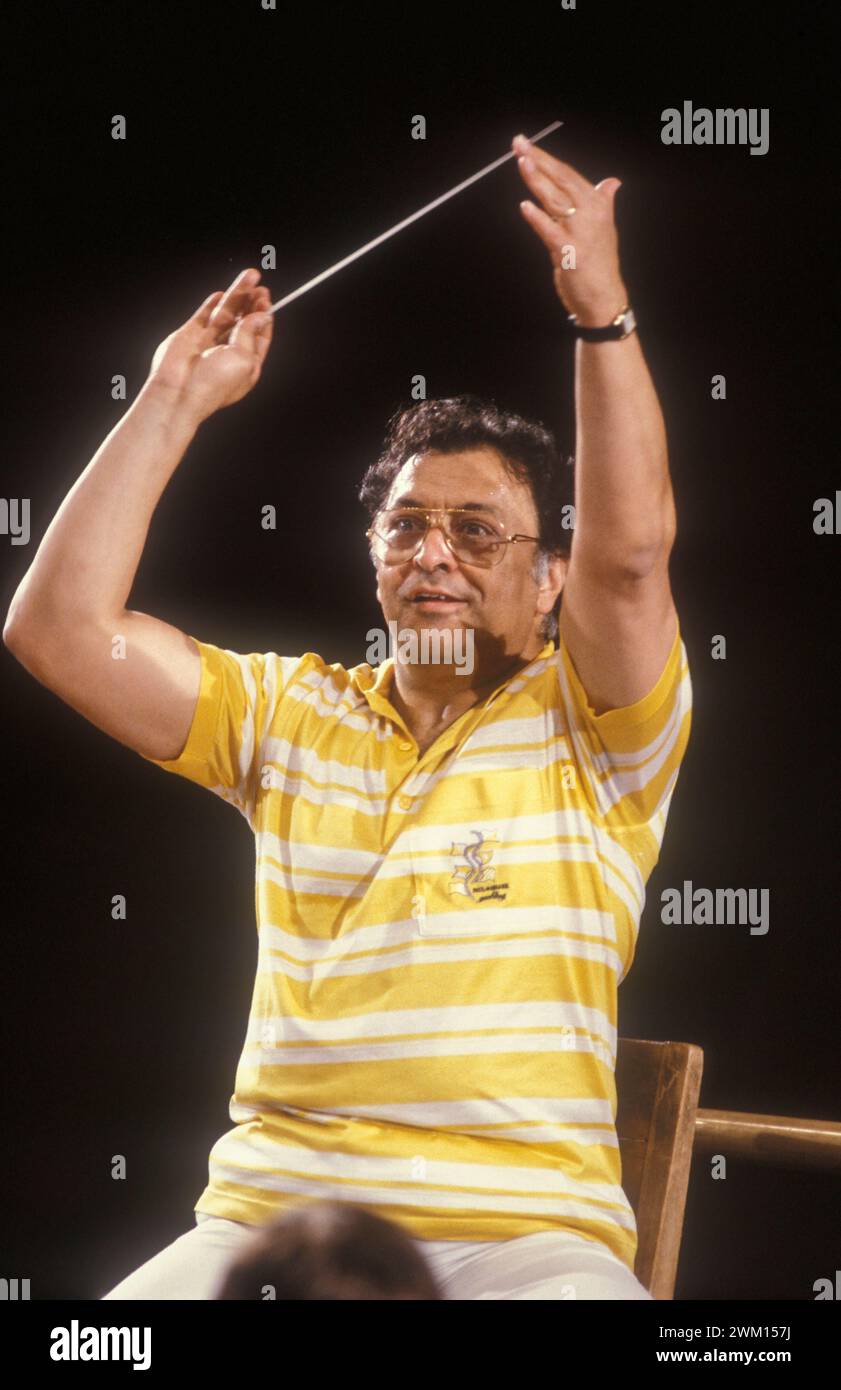 3829433 Zubin Mehta; (add.info.: Music conductor Zubin Mehta during a rehearsal (1990) / Il direttore d'orchestra Zubin Mehta durante una prova (1990)); © Marcello Mencarini. All rights reserved 2024. Stock Photo