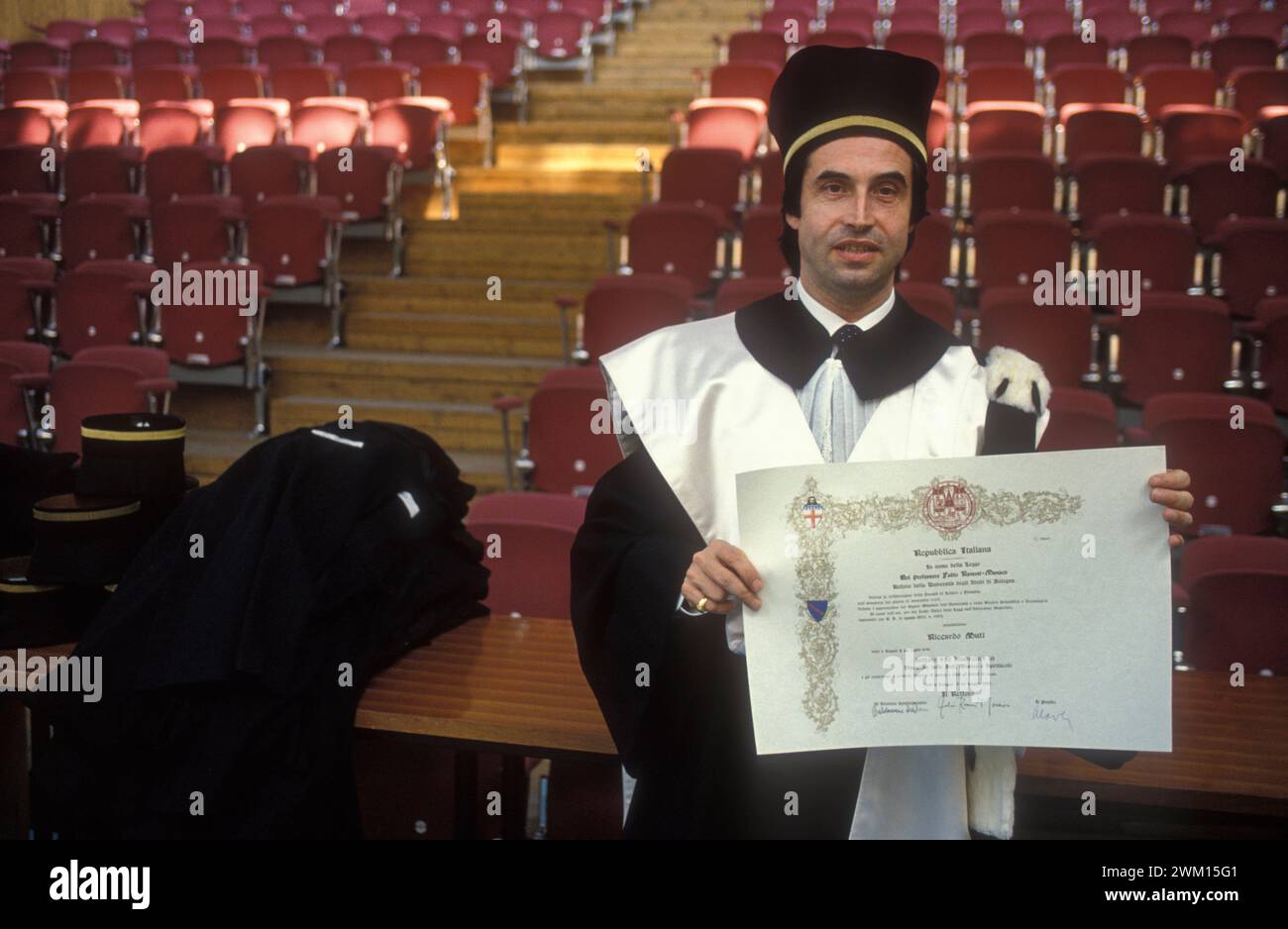 3829704 Honorary Degree to Riccardo Muti by the University of Bologna Riccardo Muti; (add.info.: University of Bologna 28-05-1991. Music conductor Riccardo Muti receiving the honorary degree  / Università di Bologna 28-05-1991. Il direttore d'orchestra Riccardo Muti riceve la laurea ad honorem); © Marcello Mencarini. All rights reserved 2024. Stock Photo