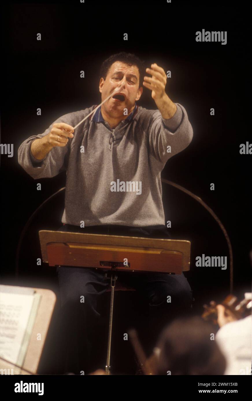 3829976 Daniel Oren; (add.info.: Rome, 1995. Israeli conductor Daniel ...