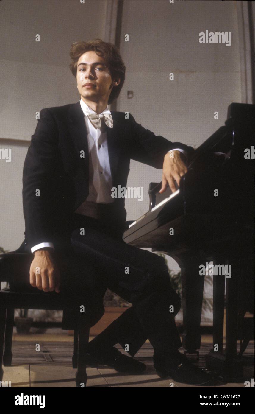 3830245 Ivo Pogorelich; (add.info.: Croatian pianist Ivo Pogorelich before performing in a concert (1983) / Il pianista Ivo Pogorelic prima di un concerto (1983)); © Marcello Mencarini. All rights reserved 2024. Stock Photo