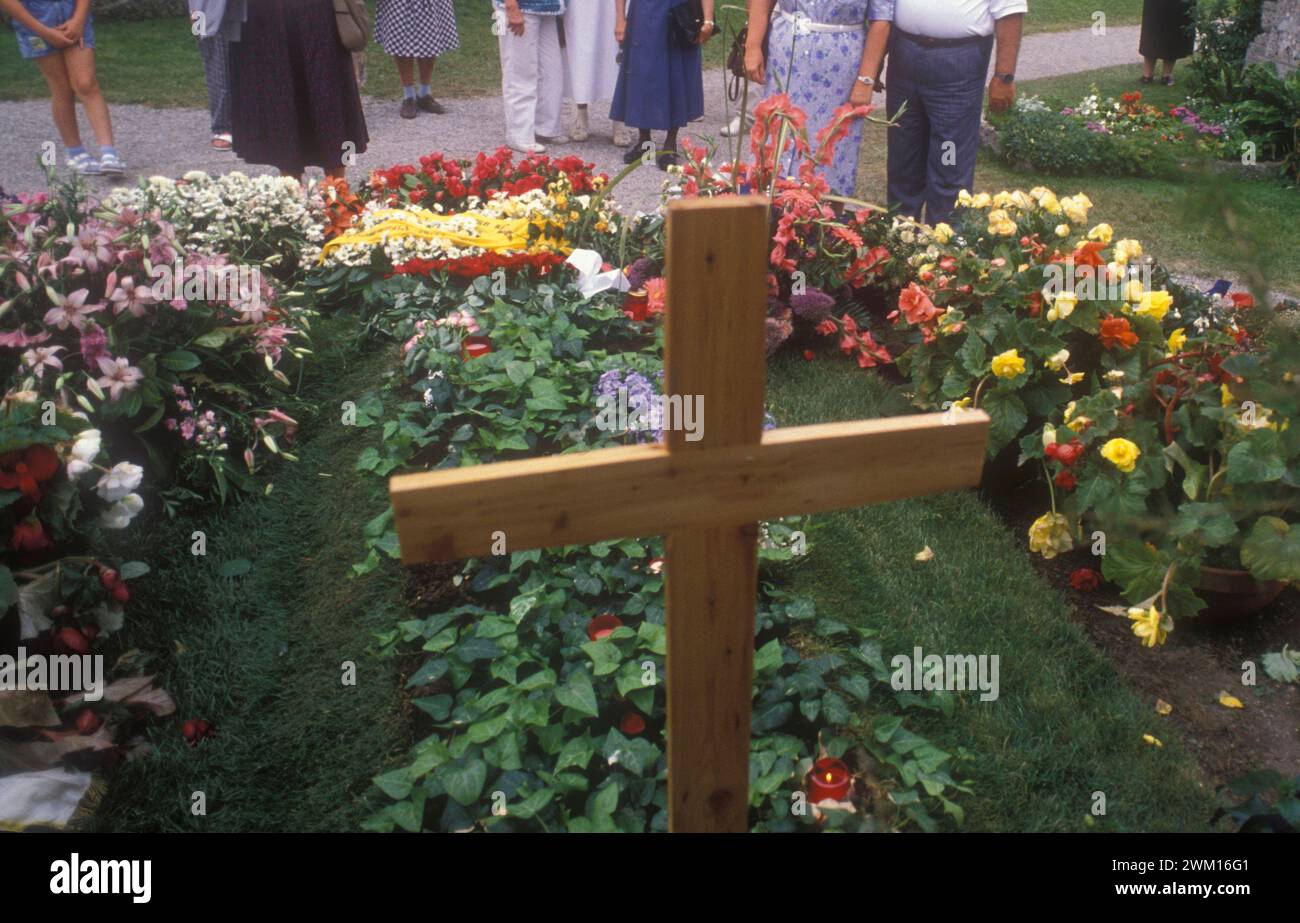 3830535 Death of Herbert von Karajan (1989); (add.info.: Anif, near Salzburg, July 1989. The Grave of Herbert von Karajan / Anif, vicino a Salisburgo, 1989. Tomba di Herbert von Karajan); © Marcello Mencarini. All rights reserved 2024. Stock Photo