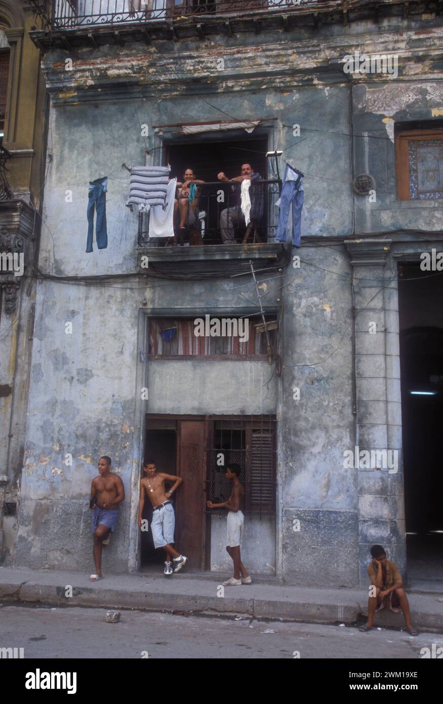 4065868 Cuba, 1999. People in front of an old house in Havana; (add.info.: Cuba, 1999. People in front of an old house in Havana  Cuba, 1999. persone davanti a una vecchia casa all'Avana); © Marcello Mencarini. All rights reserved 2024. Stock Photo