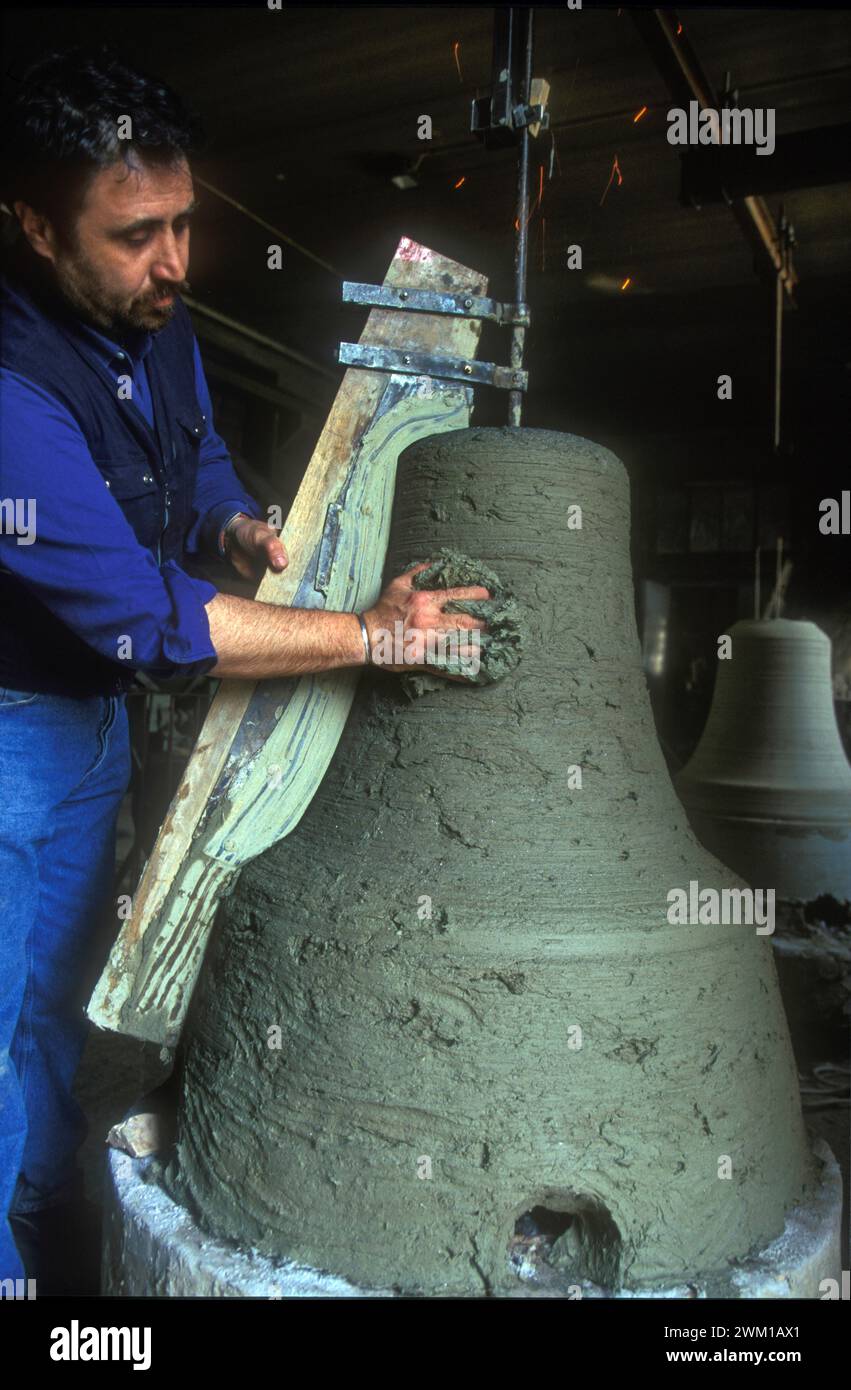 4066250 Pontificia Fonderia Marinelli, Agnone, Molise, Italy; (add.info.: Agnone, Italy, 1999. Marinelli Pontifical Foundry / Agnone (Isernia), 1999. Pontificia Fonderia di campane Marinelli - © Marcello Mencarini); © Marcello Mencarini. All rights reserved 2024. Stock Photo