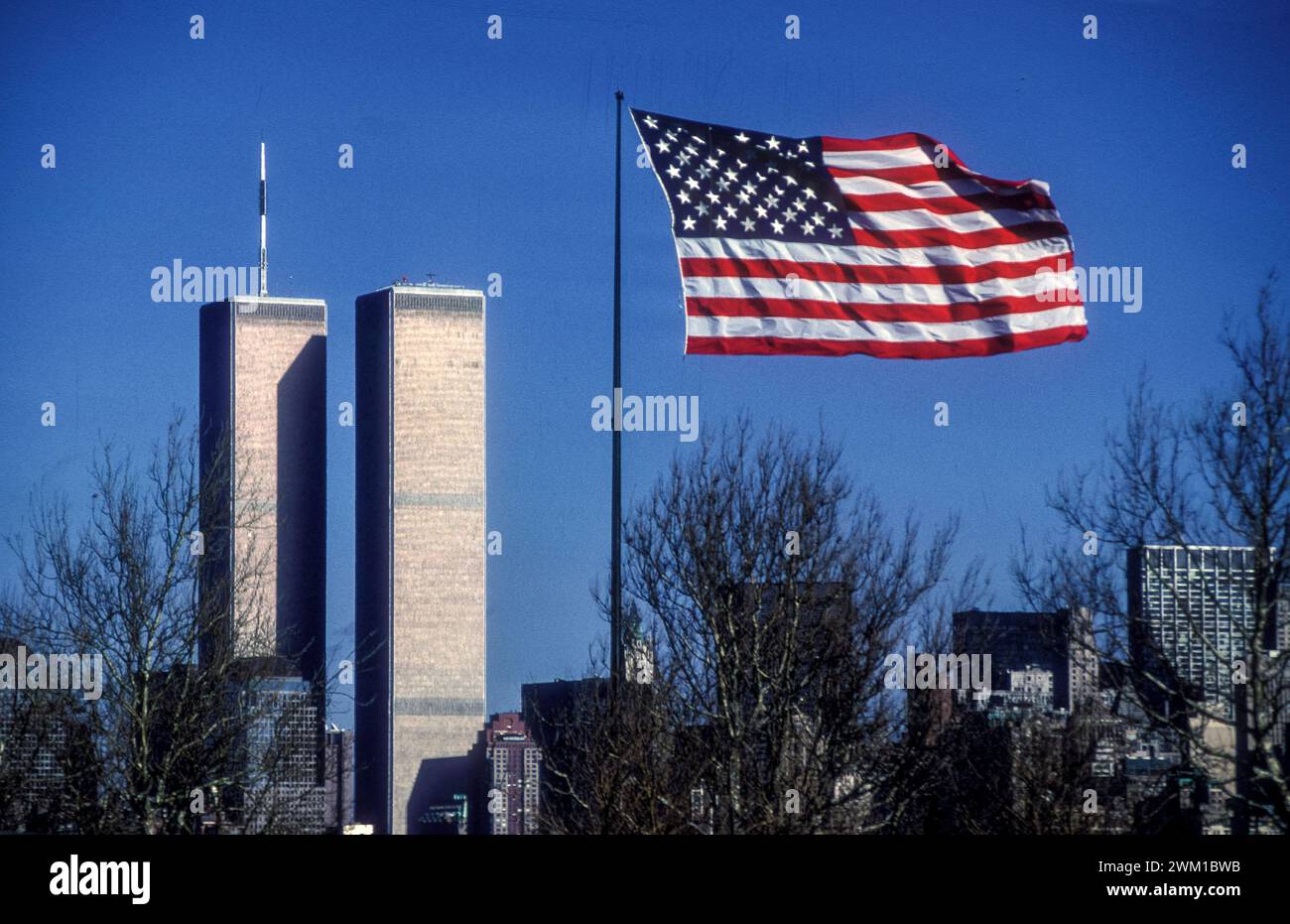 4066802 New York, 1989, Twins Towers and American flag; (add.info.: New York (1989) New York (1989). Torri Gemelle e bandiera americana); © Marcello Mencarini. All rights reserved 2024. Stock Photo